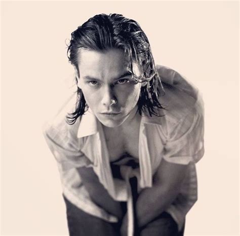 Pin By Tiffany On River River Phoenix Beautiful Face Guys