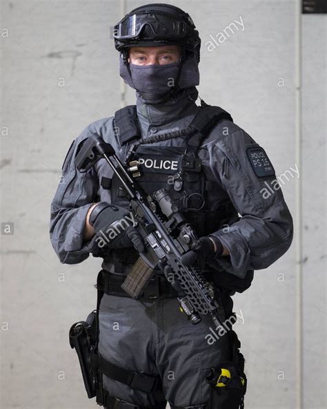 Police Scotland Ctsfo Wearing Warrior Assault Systems Dcs Plate Carrier