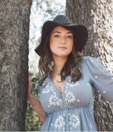 Milana Vayntrub Hot Pics, Sexy Images & Videos