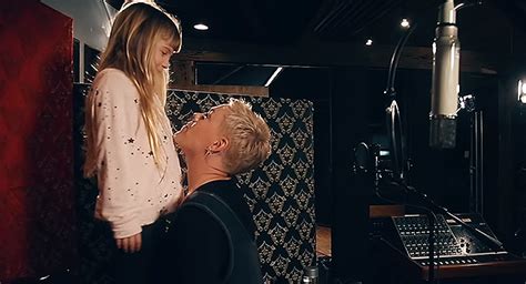 The greatest showman videos on fanpop. Νέο Music Video | P!nk & Willow Sage Hart (P!nk's Daughter ...