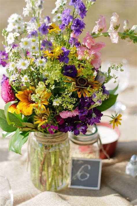 I Love This Flower Arrangement Wedding Table Flowers Vintage Wedding