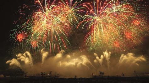 Huit minutes fantastiques de feux d'artifice valent le voyage à madère pour la célébration du nouvel an. Les plus belles photos du feu d'artifice du 14 juillet à ...