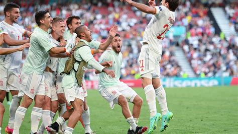 Von der qualität der einzelnen spieler her sei die italienische mannschaft nicht unbedingt überragend, erklärt. Spanien spielt sich gegen Kroatien ins EM-Viertelfinale ...