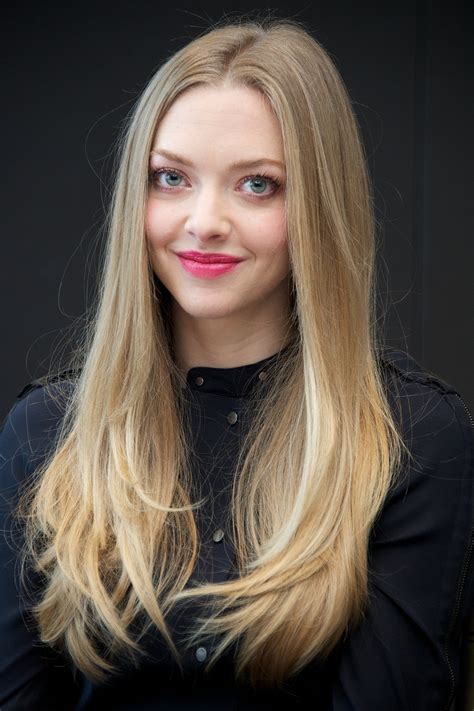 Gorgeous Amanda Seyfried Hot And Spicy Pics Hd Photos