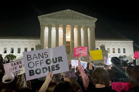 Protests In Us After Leaked Draft Opinion To Overturn Roe V Wade Women News Al Jazeera