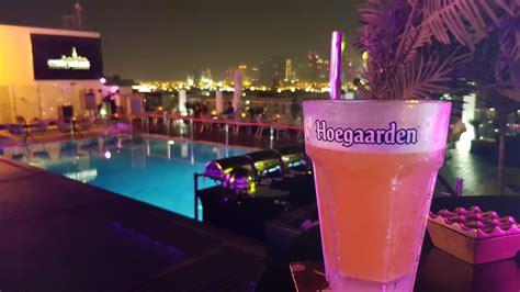 Estrellas Rooftop Lounge Bur Dubais Best Rooftop Lounge And Party Spot
