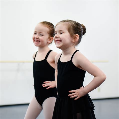 Leap Into Dance Enroll Your Tiny Dancer Age 3 5 En Pointe