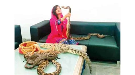 Pakistani Singer Rabi Pirzada Who Had Threatened Pm Modi Quits