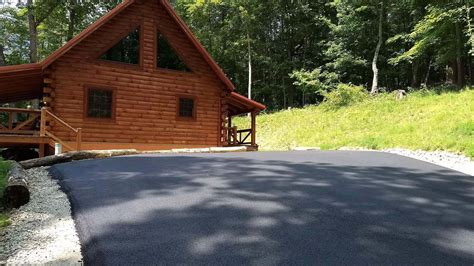 These romantic cabins near me, come in all shapes and sizes; Hidden Gem Retreat log cabin - Carefree Cabins, LLC