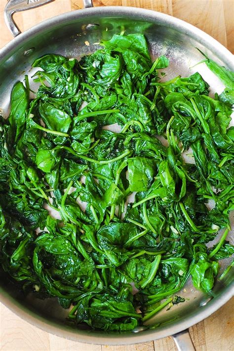 Don't cover the pot while cooking!). How to Cook Fresh Spinach - Julia's Album