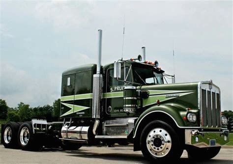 Movin On Tv Show Sonny Pruitts 1976 Kenworth W 900a In Green W