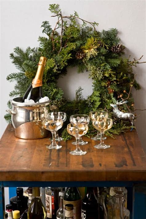 You want to fit as much in as possible, but the room mustn't feel cramped. Apartment Christmas Decorations - Small Space Ideas ...
