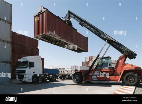 Container Truck Loading Hi Res Stock Photography And Images Alamy