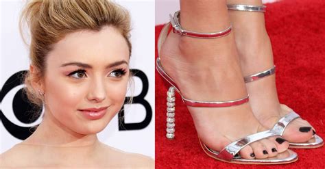 Peyton Lists Sexy Feet In Rosalind Sandals At Peoples Choice Awards