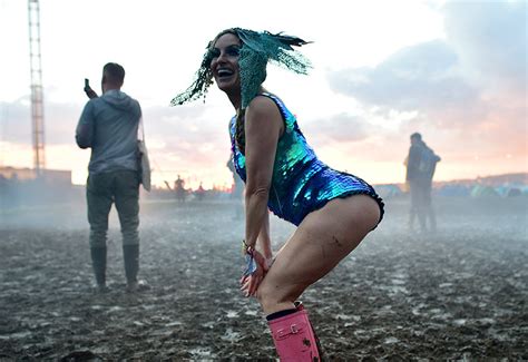 glastonbury 2017 festival goers prepared for booze bums mud and tent romps daily star