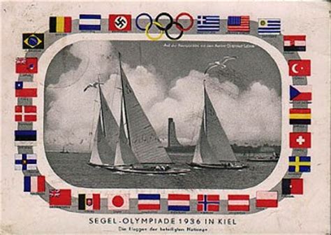 Durante la cerimonia di apertura entrò nello stadio un tedoforo, la fiaccola olimpica, che aveva percorso 3075km da olimpia a berlino, grazie ad una staffetta condotta da atleti europei. Le Olimpiadi di vela 1936 a Kiel