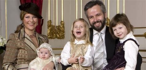 La presidenta del colegio médico, izkia siches, realizó una cruda crítica de su relación con el gobierno, con quien comparte. El desubicado comentario de pareja de princesa Martha ...