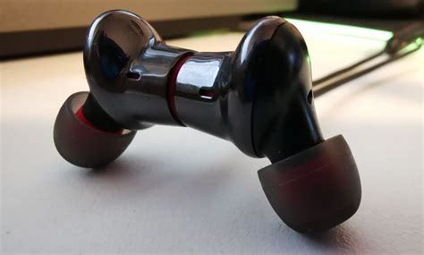 Oneplus not only introduced its oneplus 6, it also introduced a pair of headphones it has named the oneplus bullets wireless. Review: OnePlus Bullets Wireless 2 Black - GadgetGear.nl