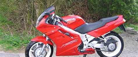 The vfr is a 750cc 4 cylinder with just over 25k miles on it which is very low for a honda motorcycle. Honda VFR 750 F - 1993 - Min første MC, ubeskriveligt ...