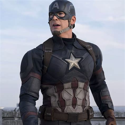 Chris Evans revela cuál de los trajes del Capitán América es su