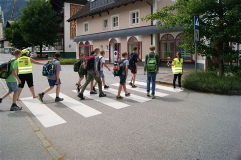 Für sozial benachteiligte kinder ist das besonders schwer. Schülerlotsen im Dienst der Öffentlichkeit