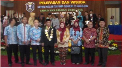 Hal ini akan melestarikan budaya bahasa yang ada di indonesia, jangan sampai suatu. Contoh Pidato Bahasa Jawa Perpisahan Kelas 12 Perwakilan ...