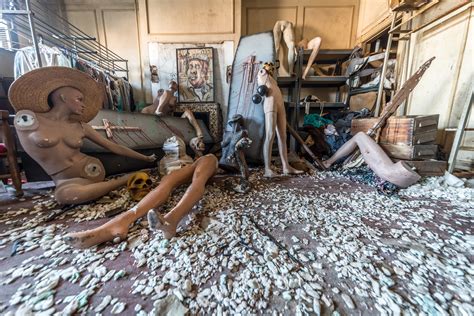 exploring an old abandoned house full of creepy mannequins — abandoned central