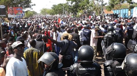 Faladepapagaio Thousands Take To The Streets To Demand Barrow Step Down From Power But Drama
