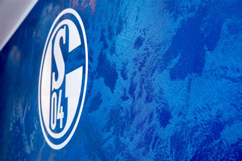 Russian energy sector company gazprom will remain schalke main sponsors for at least three more years, even if the bundesliga bottom club is. Königsblau auf Schalke, Caparol Farben Lacke Bautenschutz ...