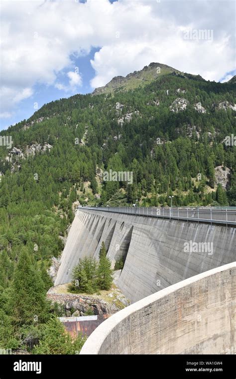 Kraftwerk Wasserkraftwerk Laas Staumauer Stausee See Strom Weer