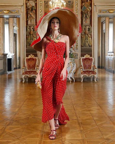 Couture Com Dolce Gabbanas Alta Moda Platform Puts The Sublime Online