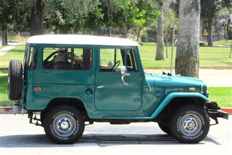 Custom dimond plate doors and fl. 1972 Toyota FJ40