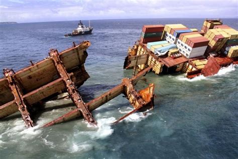 Pin By Michael Yuen On Maritime Abandoned Ships Shipwreck Cargo