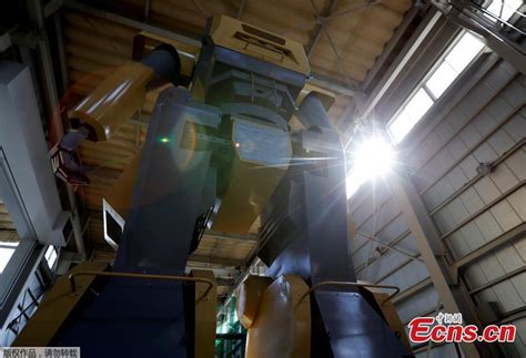 Japanese Engineer Builds Giant Robot To Realize Gundam Dream14