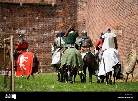 Knights Medieval Castle Horses Hi Res Stock Photography And Images Alamy