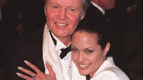 Angelina Jolie Son Père Jon Voight A Appris Sa Mastectomie Par Les