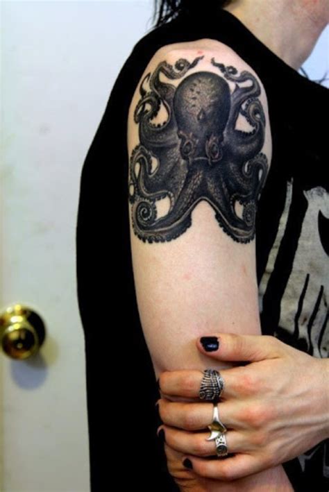 Elegant looking back tattoo down he center of the back. 51 Kraken Attractive Shoulder Tattoos