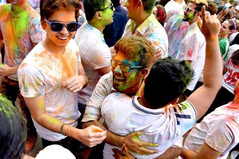 Photos Celebrating Holi The Hindu Festival Of Colors At Boston University Wonderland