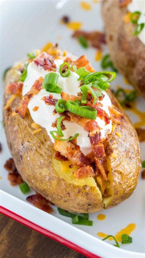 These baked potatoes are crispy on the outside, soft and fluffy on the inside, and so delicious. Oven Baked Potatoes | Recipe | Baked potato oven