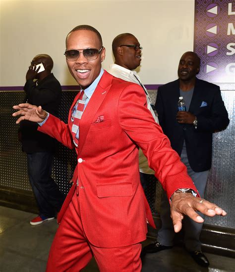 New Editions Ronnie Devoe And Wife Pose With Twin Sons In Matching