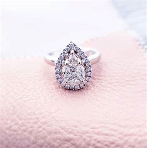 32 Stunning Pear Shaped Diamond Engagement Rings The Glossychic