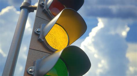 Automakers Experimenting With Having Cars Traffic Lights Communicate