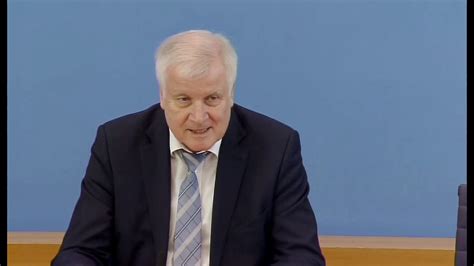 Innenminister horst seehofer hat sich mit dem coronavirus angesteckt. BPK Minister Seehofer zu Corona-bedingten Grenzkontrollen ...