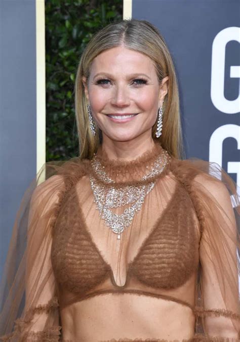 Gwyneth Paltrow Risks Massive Wardrobe Malfunction In Risque Globes Gown Shes Wearing Pretty