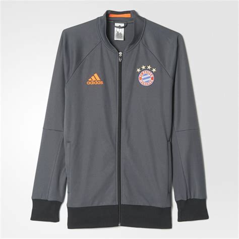 This fc bayern jacket is pure class with its 3 stripes along the sleeves. adidas Bayern Munich Anthem Jacket - Dark Grey