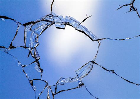 Are women happy under the glass ceiling? Breaking-Glass-Ceiling - Women's Network for ChangeWomen's ...