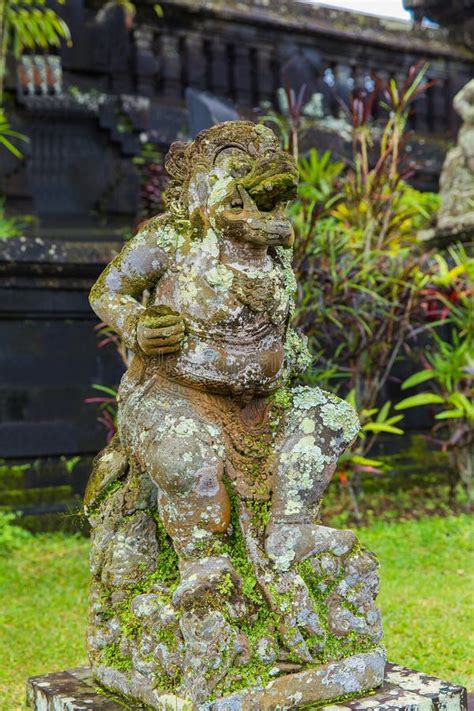 Statua Di Dio Di Balinese Nel Complesso Del Tempio Bali Indonesia