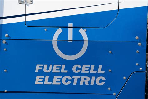 Toyota Hydrogen Semi Truck Unleashed With 300 Mile Range Carbuzz
