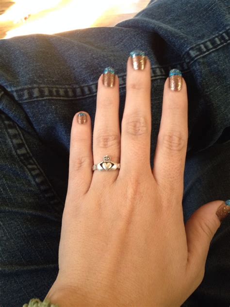 You wear it following the same rules as a claddagh ring. How To Properly Wear A Claddagh Ring ;) | Trusper