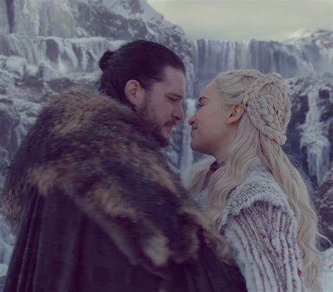 Jon Snow And Daenerys Targaryen Game Of Thrones Season 8 Episode 1 Jon Snow And Daenerys